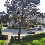 Stadtnah Und Zentral In Mit Parkplatz, Aufzug Und Balkon