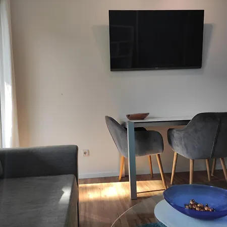 Stadtnah Und Zentral In Mit Parkplatz, Aufzug Und Balkon דירה