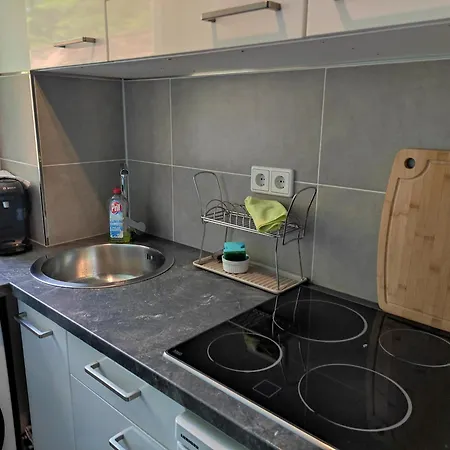 شقة Stadtnah Und Zentral In Mit Parkplatz, Aufzug Und Balkon *