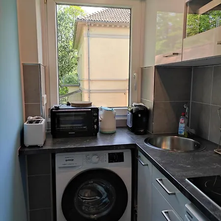 Stadtnah Und Zentral In Mit Parkplatz, Aufzug Und Balkon Apartmán *