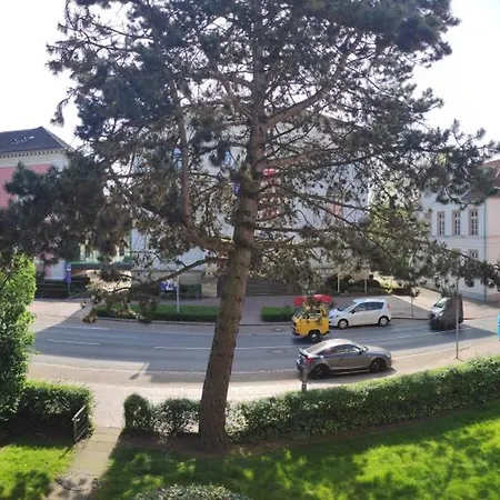 Stadtnah Und Zentral In Mit Parkplatz, Aufzug Und Balkon