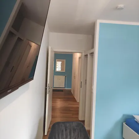 Stadtnah Und Zentral In Mit Parkplatz, Aufzug Und Balkon Apartmán