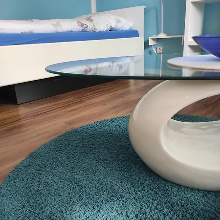 Stadtnah Und Zentral In Mit Parkplatz, Aufzug Und Balkon Apartmán *