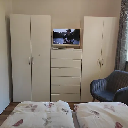Stadtnah Und Zentral In Mit Parkplatz, Aufzug Und Balkon Apartmán