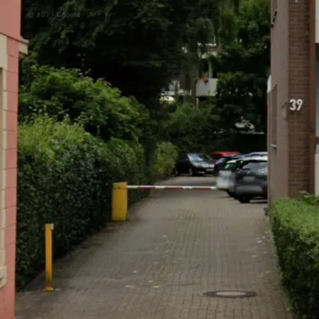 شقة Stadtnah Und Zentral In Mit Parkplatz, Aufzug Und Balkon