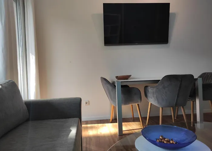 Stadtnah Und Zentral In Mit Parkplatz, Aufzug Und Balkon 公寓