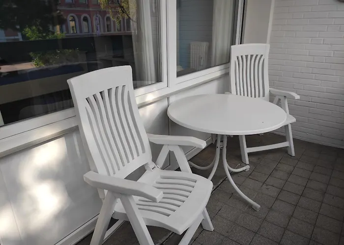 Stadtnah Und Zentral In Mit Parkplatz, Aufzug Und Balkon *