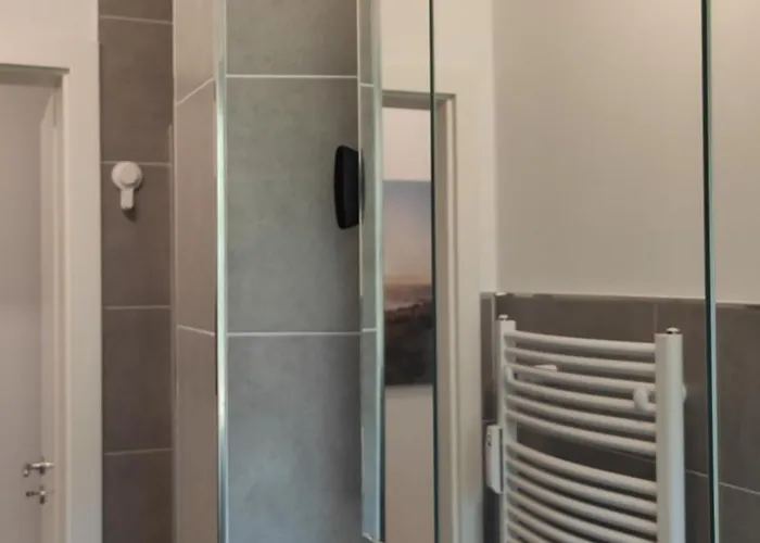 Stadtnah Und Zentral In Mit Parkplatz, Aufzug Und Balkon 公寓 *