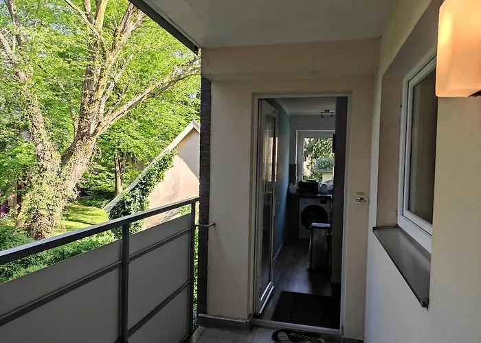 Stadtnah Und Zentral In Mit Parkplatz, Aufzug Und Balkon