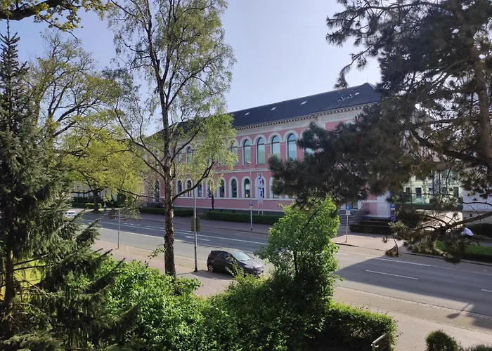 Apartamento Stadtnah Und Zentral In Mit Parkplatz, Aufzug Und Balkon Oldemburgo